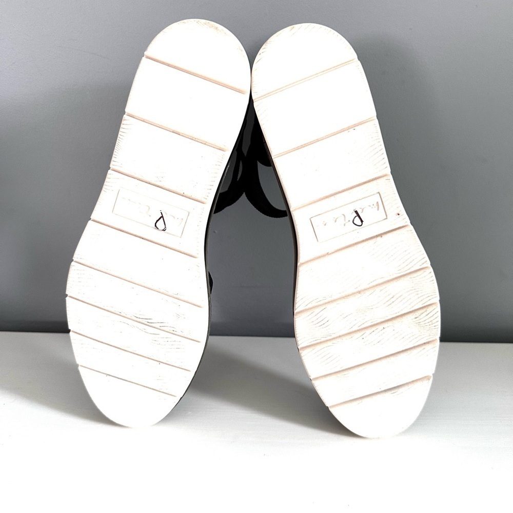 Me Too Rory Closed Toe Ankle Strap Flats Size 7M Black, Tan, Cream like new - Picture 9 of 9